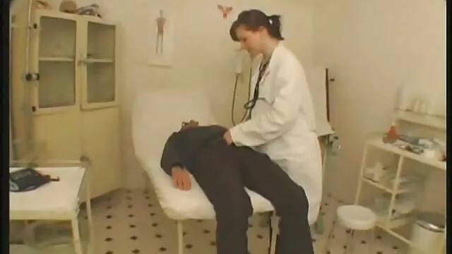 男は地域で奉仕した後に家に帰ってきて、お尻の友人を打ちます 女子 専用 アダルト 動画