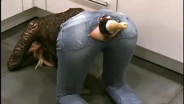 顔に黒い靴下と肌のマスクで甘い偽のネジに口を入れてください 女性 専用 エッチ 無料 動画