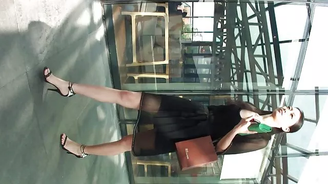 ドレスを着た医者は、オフィスで巨乳の患者を涙させる。 女 専用 エロ 動画