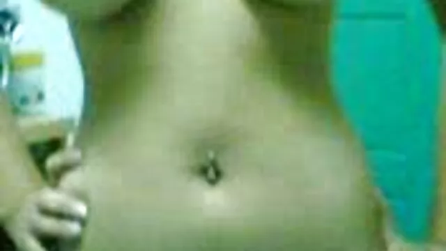 ブルネットは両手で大きな第六の胸を撫でた。 女性 用 風俗 エロ 動画