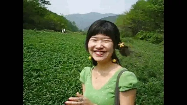 草の上のレズビアンのセックス。 エロ 動画 女性 専用 風俗