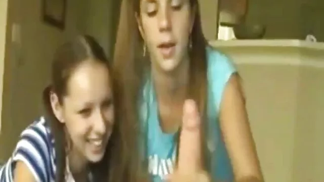ベルトを持つ女の子を食べる女の子とのセックス。 エロ 動画 女性 用 風俗