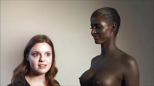 ディルドはパンツをお尻から取り出し、鼠径部でファックするように与えます。 女性 専用 えっち 動画