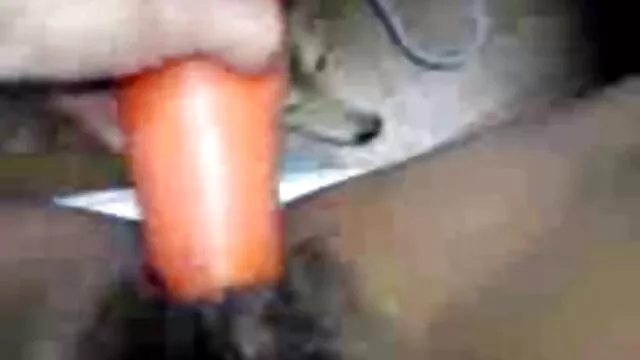 引き裂かれた靴下の広いお尻を持つ男は、浴室でバイブレーターでその場所を模索する。 女の子 専用 アダルト 動画