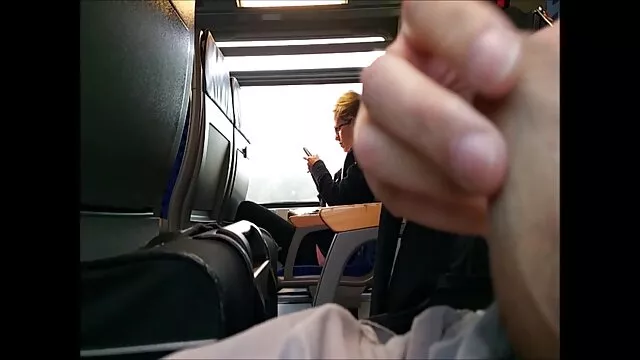 コルセットで裸のビーチを歩いて広い肩赤髪のお母さん 女の子 専用 エロ 動画