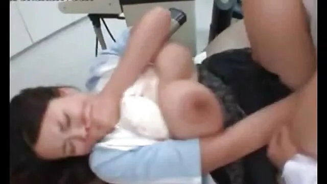 ブロンドは彼女の拳から揺れていた。 女性 専用 エロ 動画 無料