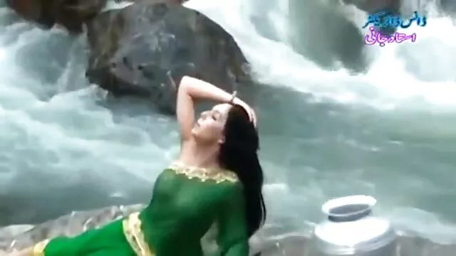 男は靴下の小さな穴を持つ毛むくじゃらの猫と金髪をファックする 女性 専用 アダルト 動画