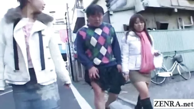 白いシートの上に筋肉の恋人と金髪性 女性 専用 えっち 動画