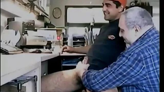 巨乳のダンサーは、ウェブカメラの前で彼女の魅力を示しています 女性 専用 エロ 動画