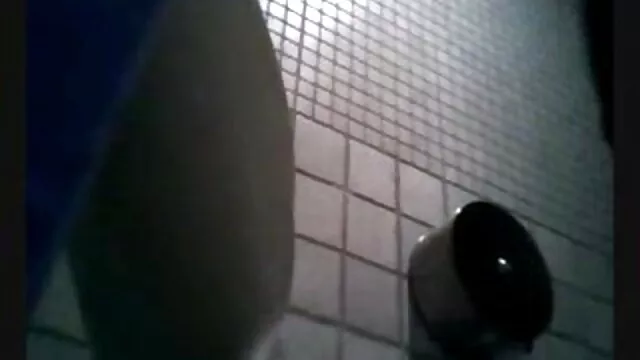 ブロンドの母親はソファの上で使者につぶやいた。 女の子 専用 アダルト 動画